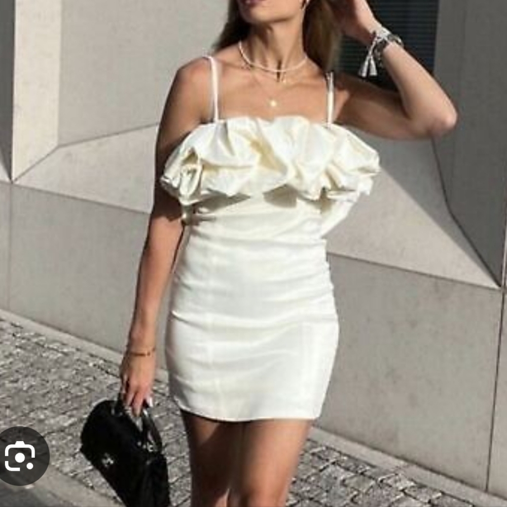 ZARA I NWT M Voluminous Satin Effect Mini Dress I ecru white - Picture 2 of 12